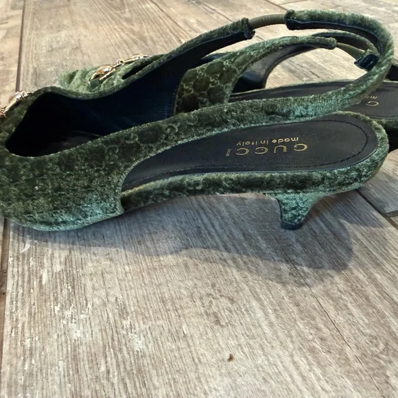 Gucci Green Velvet Flats with Gold Accents - Picture 2 of 5